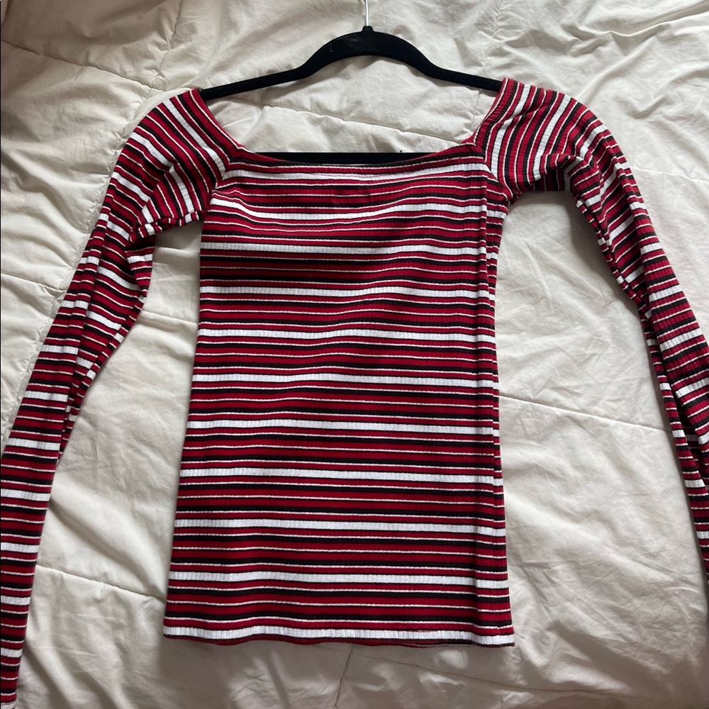hollister off the shoulder shirt